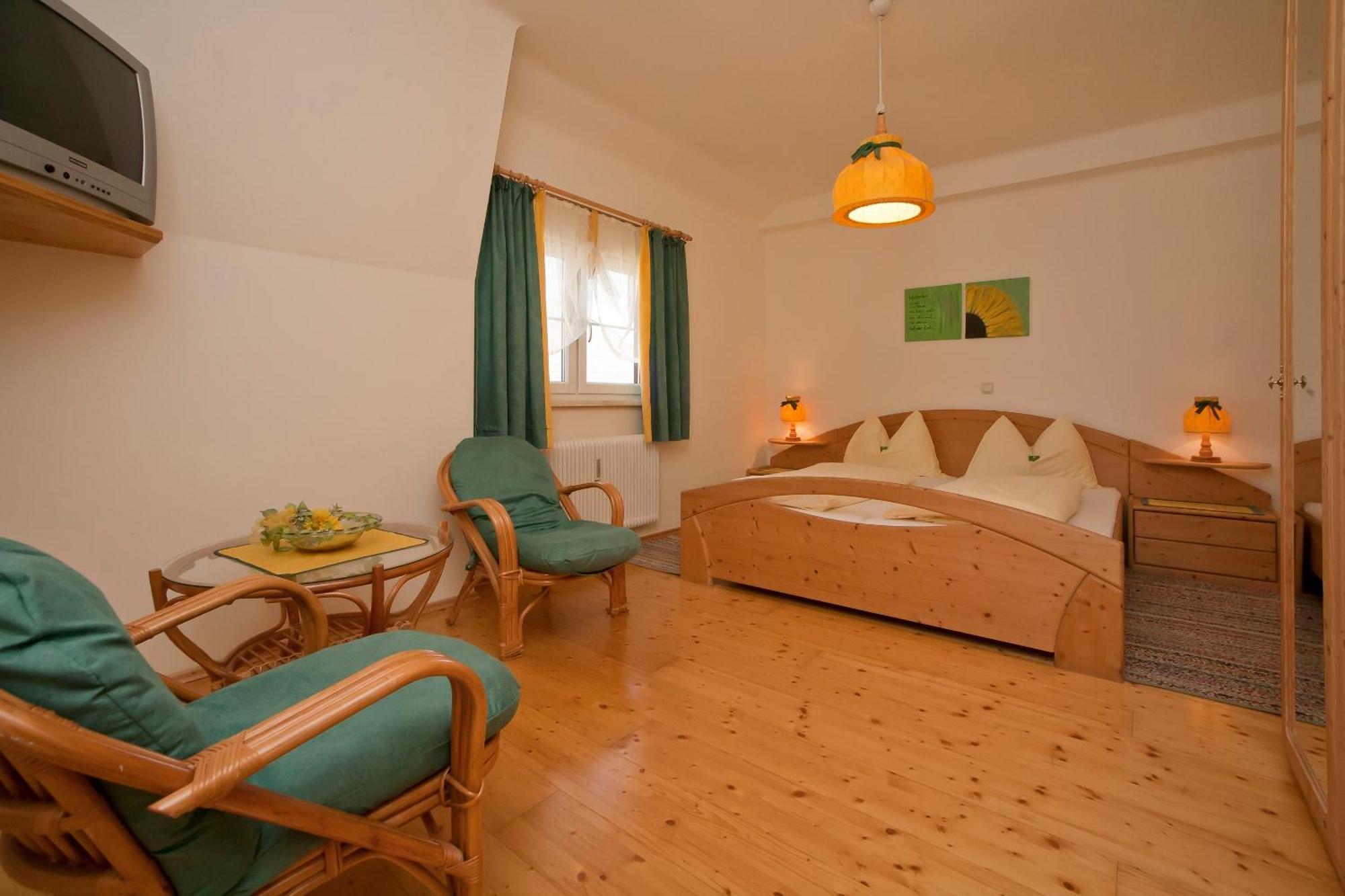 Bio-Bauernhof-Hotel Matlschweiger Lassing  Екстер'єр фото